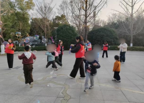 吹泡泡2.jpg