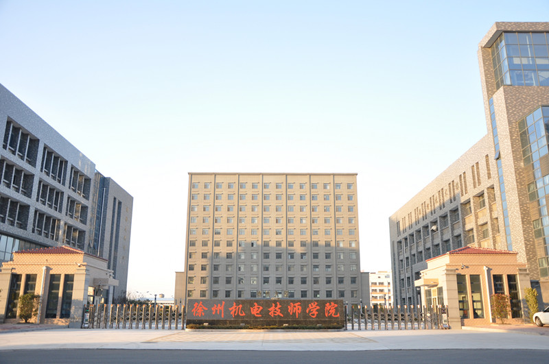 学校南大门