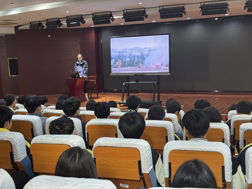 1761796906100541.jpg 无人机讲座.jpg