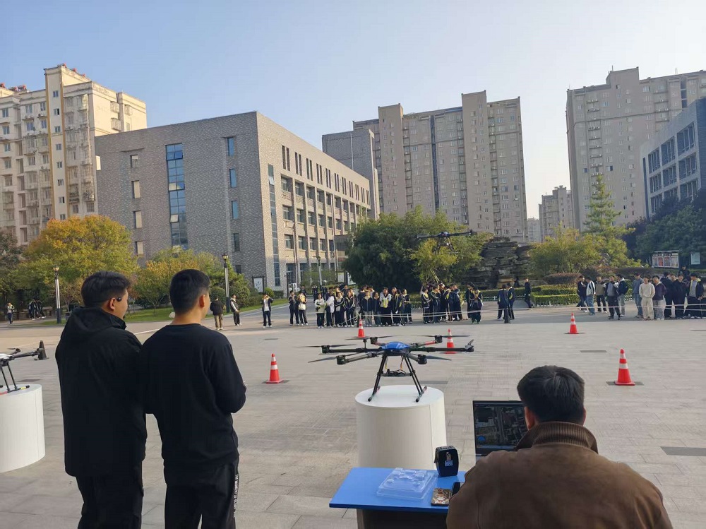 1761796933110554.jpg 无人机试飞.jpg